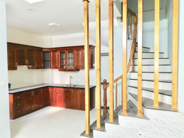 Bán căn nhà mới tuyệt đẹp 5 tầng ngõ phố Âu Cơ, Tứ Liên. Nhà 3 ngủ, 4wc, sàn gỗ, sân thượng