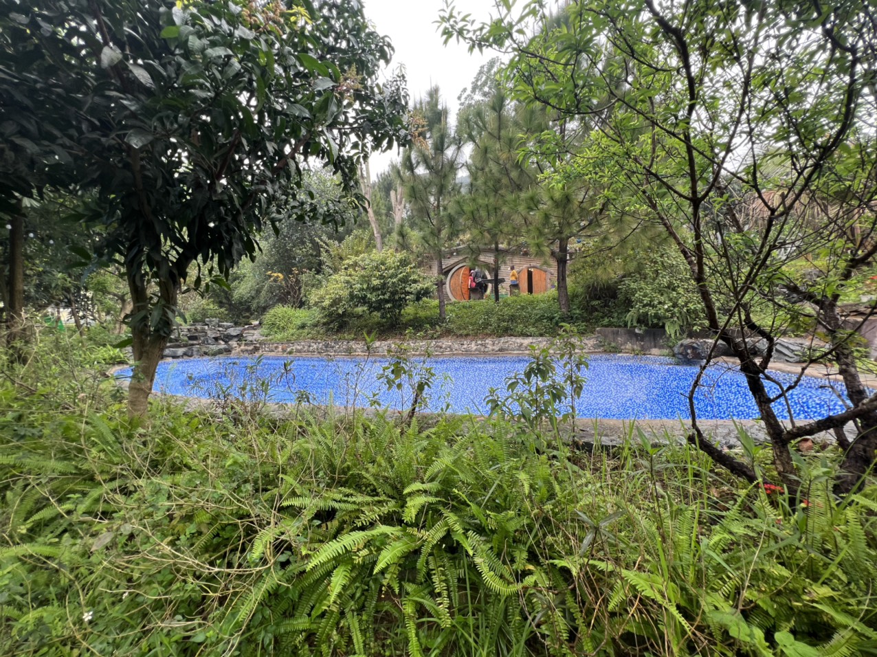 Căn biệt thự sân vườn ở Sóc Sơn- Hà Nội rộng 2300m2, có bể bơi đẹp, chất lượng cao chào bán