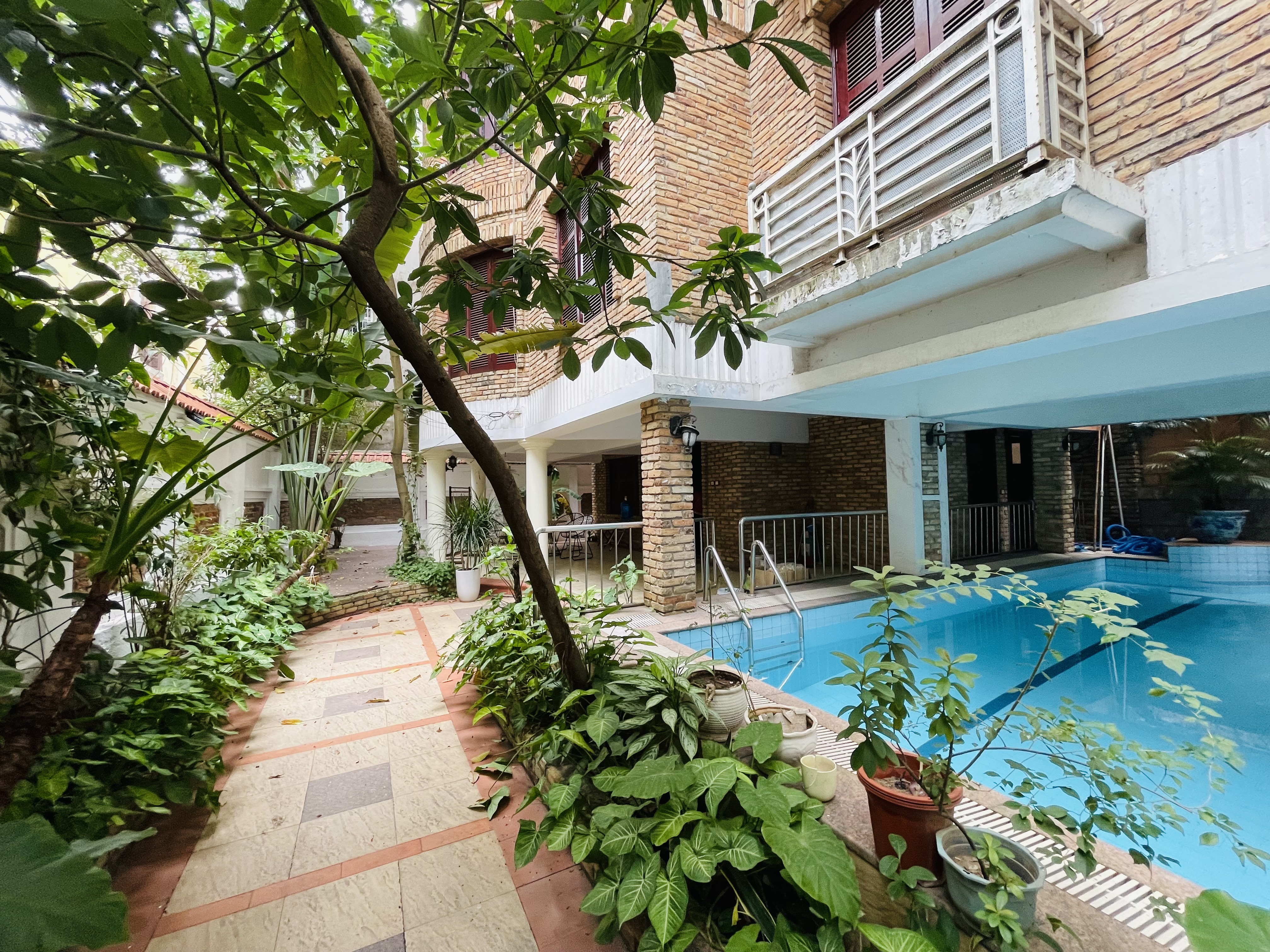 Bán căn biệt thự Châu Âu có bể bơi nằm giữa trung tâm Quảng An-Tây Hồ