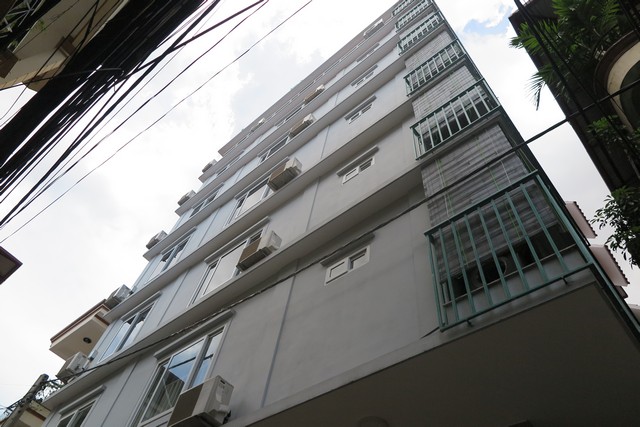 Bán cả tòa nhà có 6 căn hộ cao cấp cho người Nước Ngoài thuê, có thang máy, xe ô tô vào