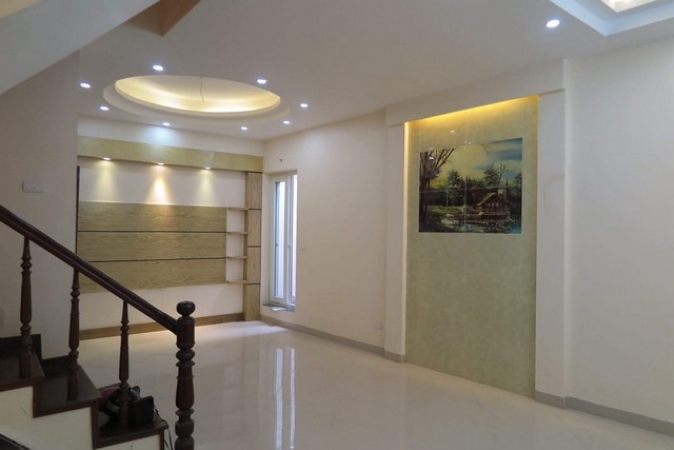 Bán căn nhà mới phố Thụy Khuê, gần Hồ Tây giá chỉ 3.6 tỷ. 4 ngủ, sàn gỗ, nhiều ánh sáng