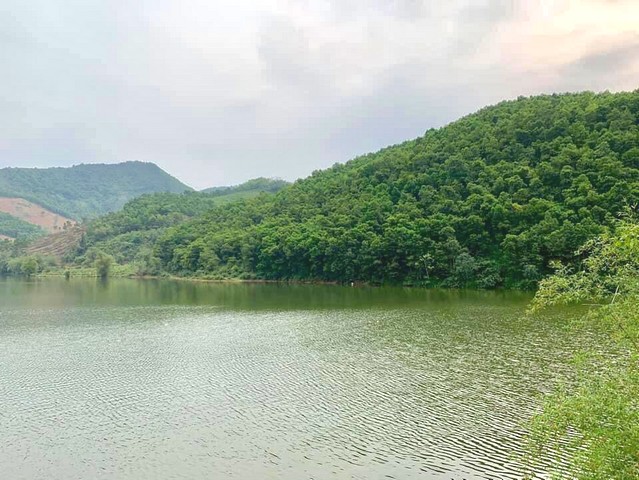 Mảnh đất mặt hồ Đồng Chanh 3500m2 tuyệt đẹp cho việc xây nghỉ dưỡng giá khá hợp lý để sở hữu