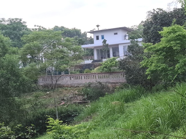 Bán căn nhà nghỉ dưỡng có diện tích đất 789 m2, nhà 2 tầng đẹp, sân vườn rộng ở Lương Sơn-Hòa Bình