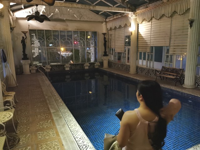 Căn nhà 6 tầng mặt phố Xuân Diệu có bể bơi tuyệt đẹp bán giá rất rẻ, có hầm để xe ô tô rộng rãi