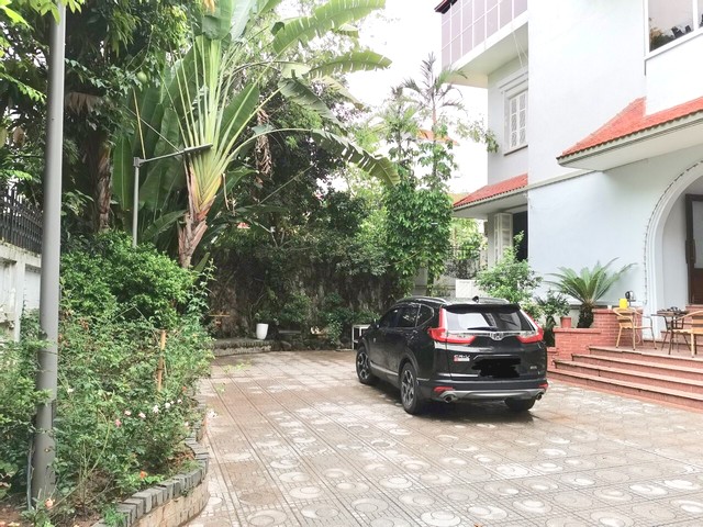 Bán căn biệt thự cực rộng 626m2 ở Âu Cơ, Quảng An, Tây Hồ. Biệt thự sân vườn đẹp, xe hơi đỗ thoải mái